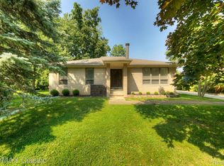 2143 Somerset Rd, Bloomfield Hills, MI 48302