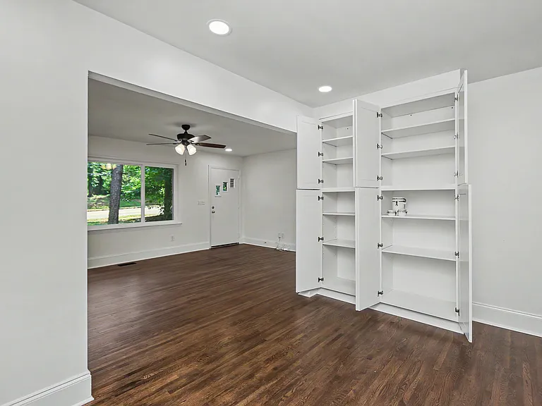 2200 Eastway Dr — Photo 13