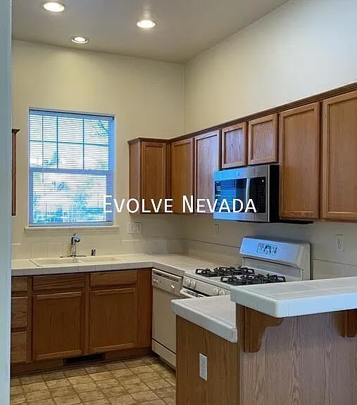 2150 Divot Dr — Photo 6