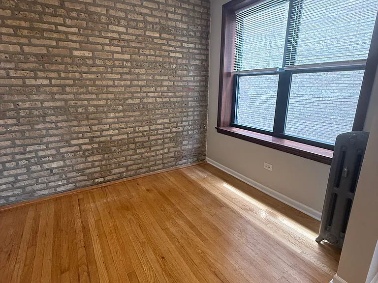 6150 N Winthrop — Photo 8