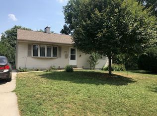 4052 Valley Cir, Omaha, NE 68105