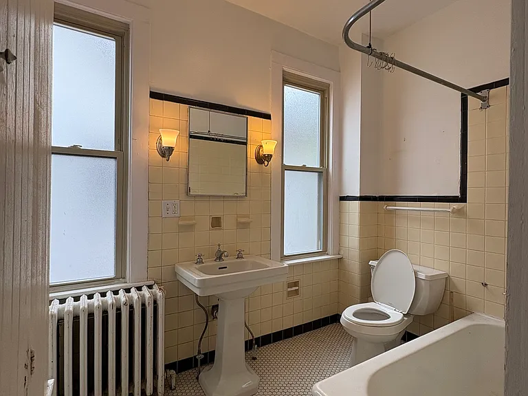 211 Norton St #2 — Photo 3