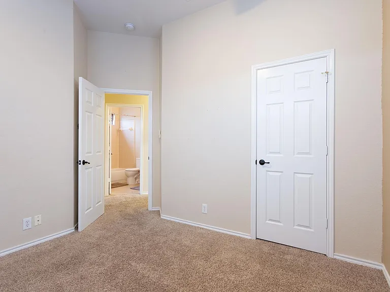 1227 Cresswell Cv — Photo 6
