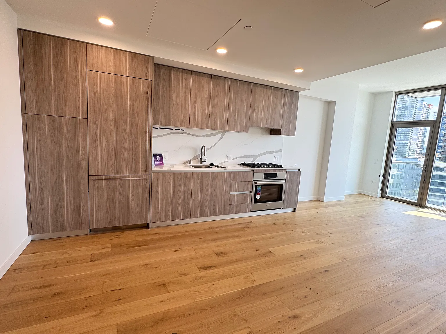 10232 NE 10th St — Photo 2