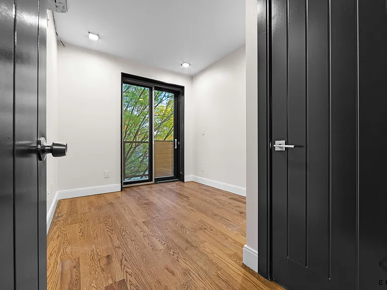 691 Chauncey St #4E — Photo 8
