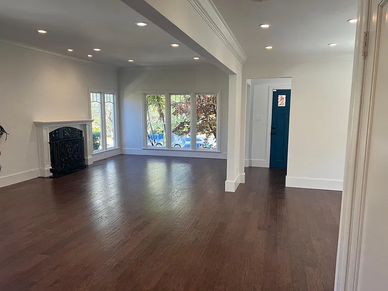 2108 Hillside Dr — Photo 6