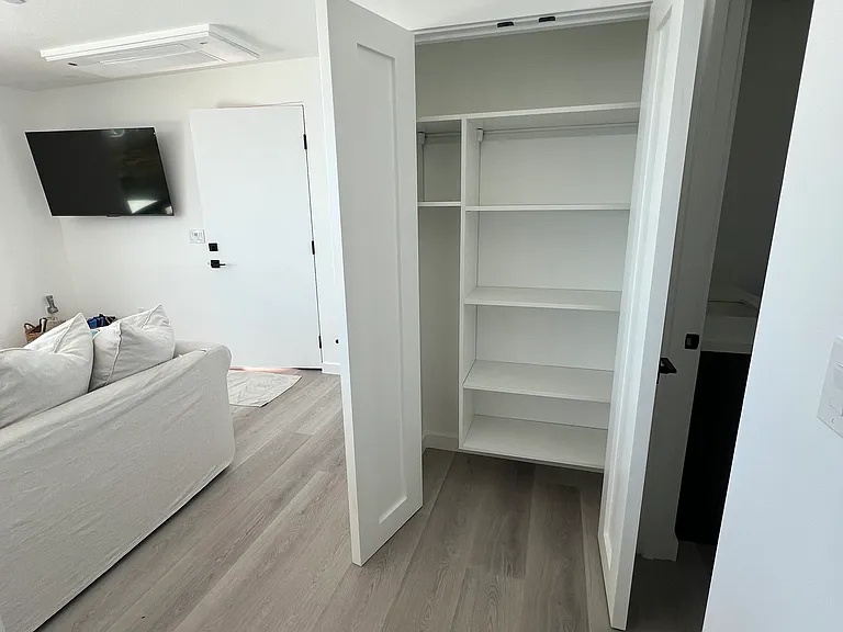 2409 Crest Dr — Photo 9