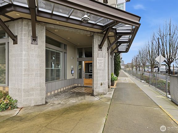 3rd image of 2000 Alaskan Way #553