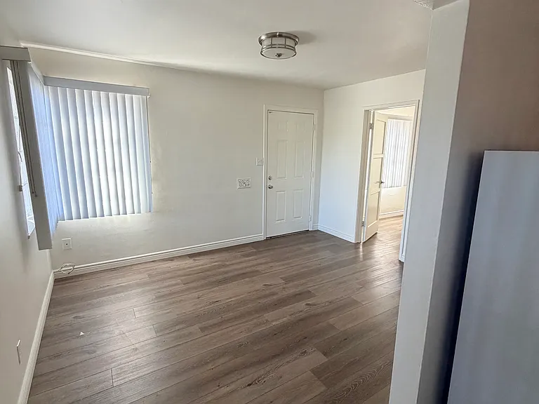 Sunset Park Apartments — Photo 26