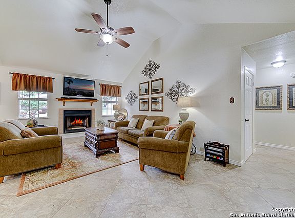 5th image of 807 Oakridge Dr