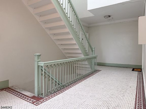 3rd image of 523-25 34Th St #D1