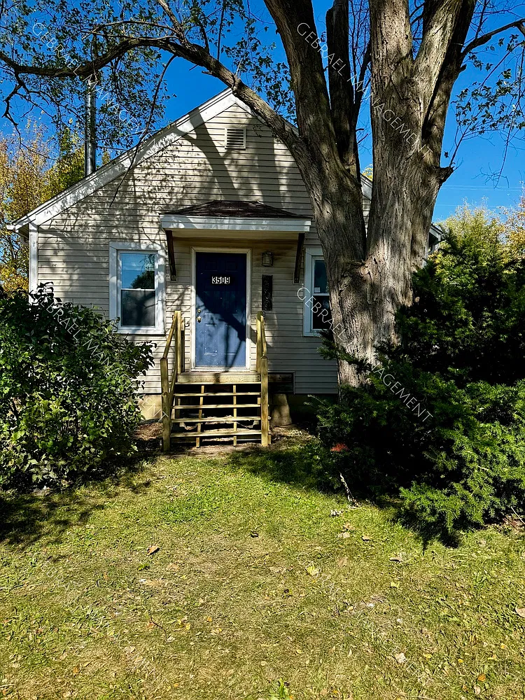 3509 Davison — Photo 1