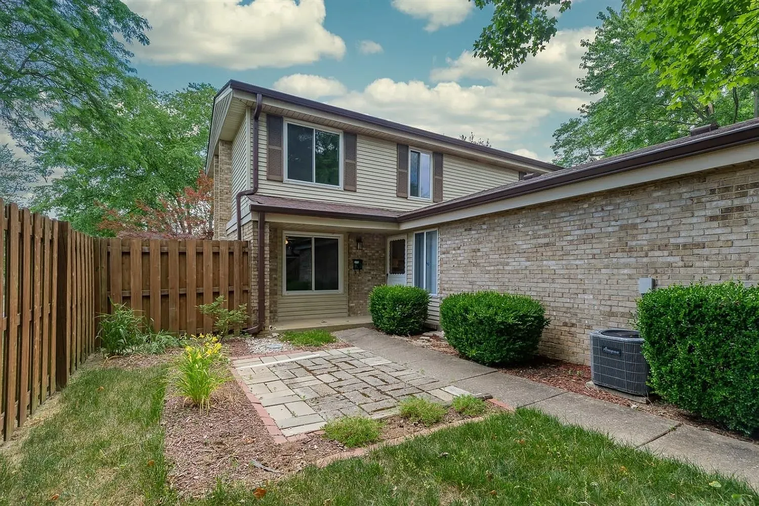 2 bed, 1.5 bath, 1104 sqft, $1,550 — Photo 1