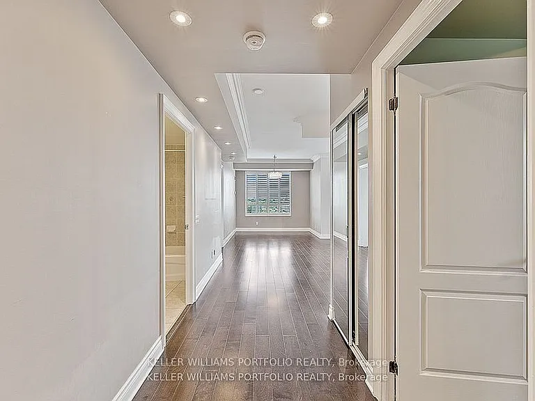 2 Clairtrell Rd #1210 — Photo 4