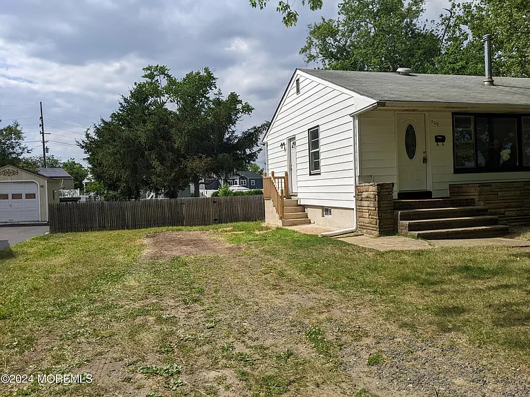 509 Stone Rd — Photo 2