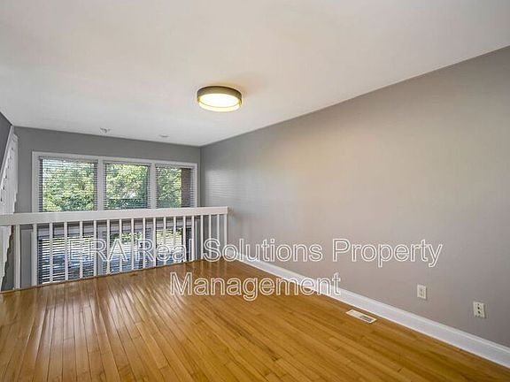 4th image of 2132 Gilbert Ave #A