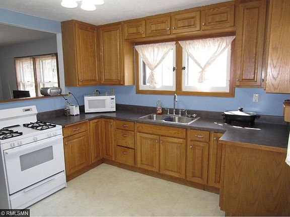 5th image of 817 Iroquois Ave