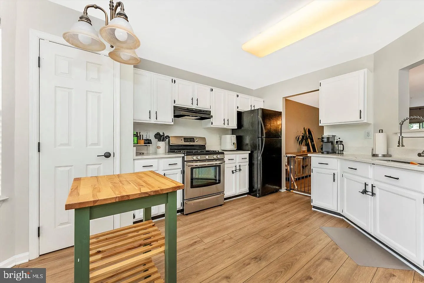 3 bed, 4.0 bath, 1932 sqft, $2,650 — Photo 2