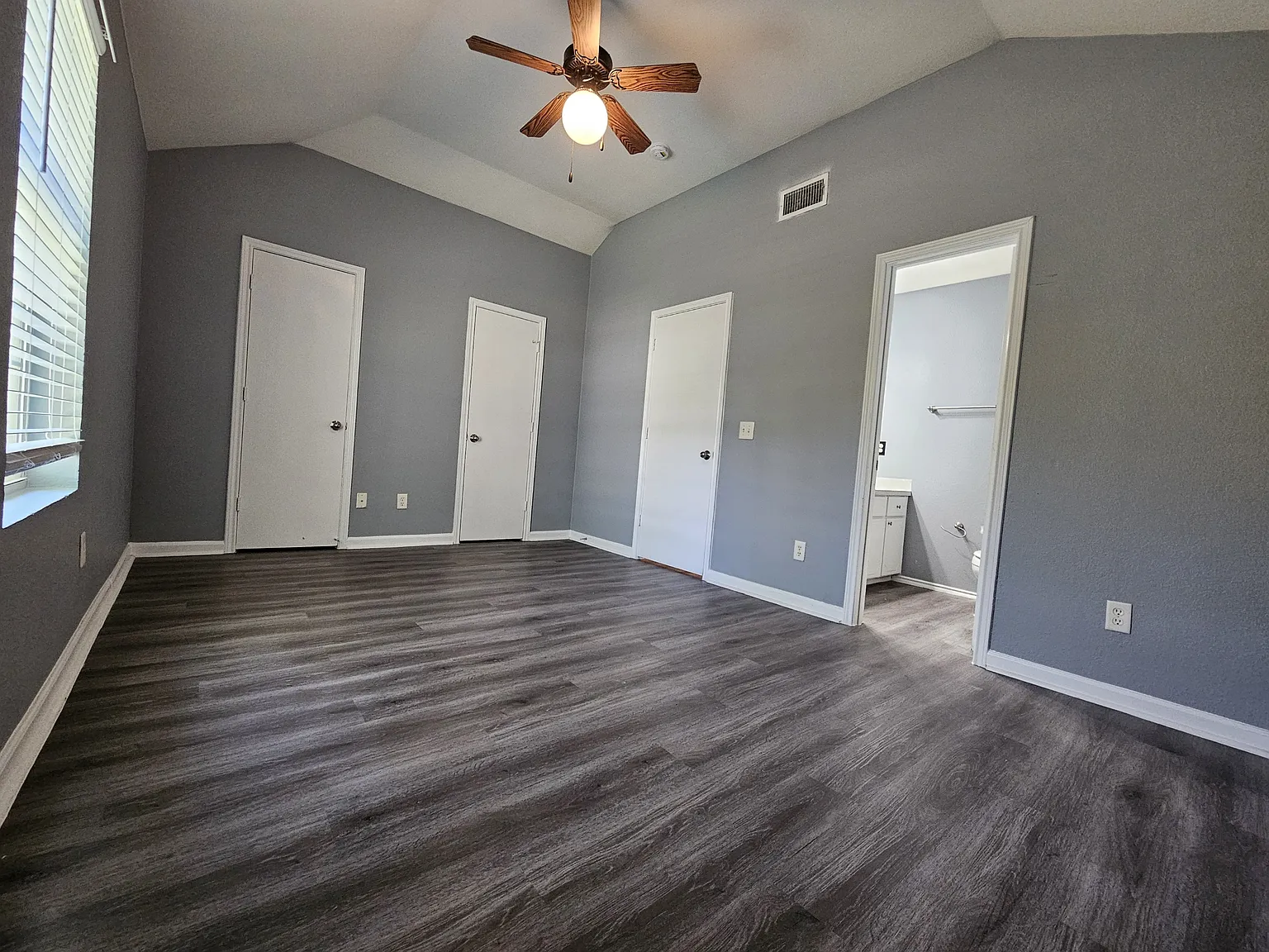 3 bed, 1150 sqft, $1,300 — Photo 4