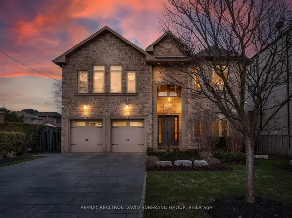 3 Dunsmore Gdns, Toronto, ON M3H 3M1