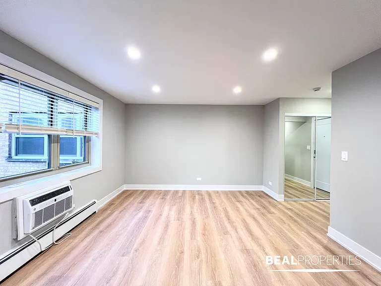 452 W Oakdale — Photo 35