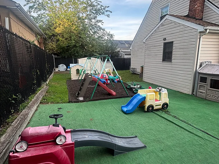 Myrtle Ave — Photo 26