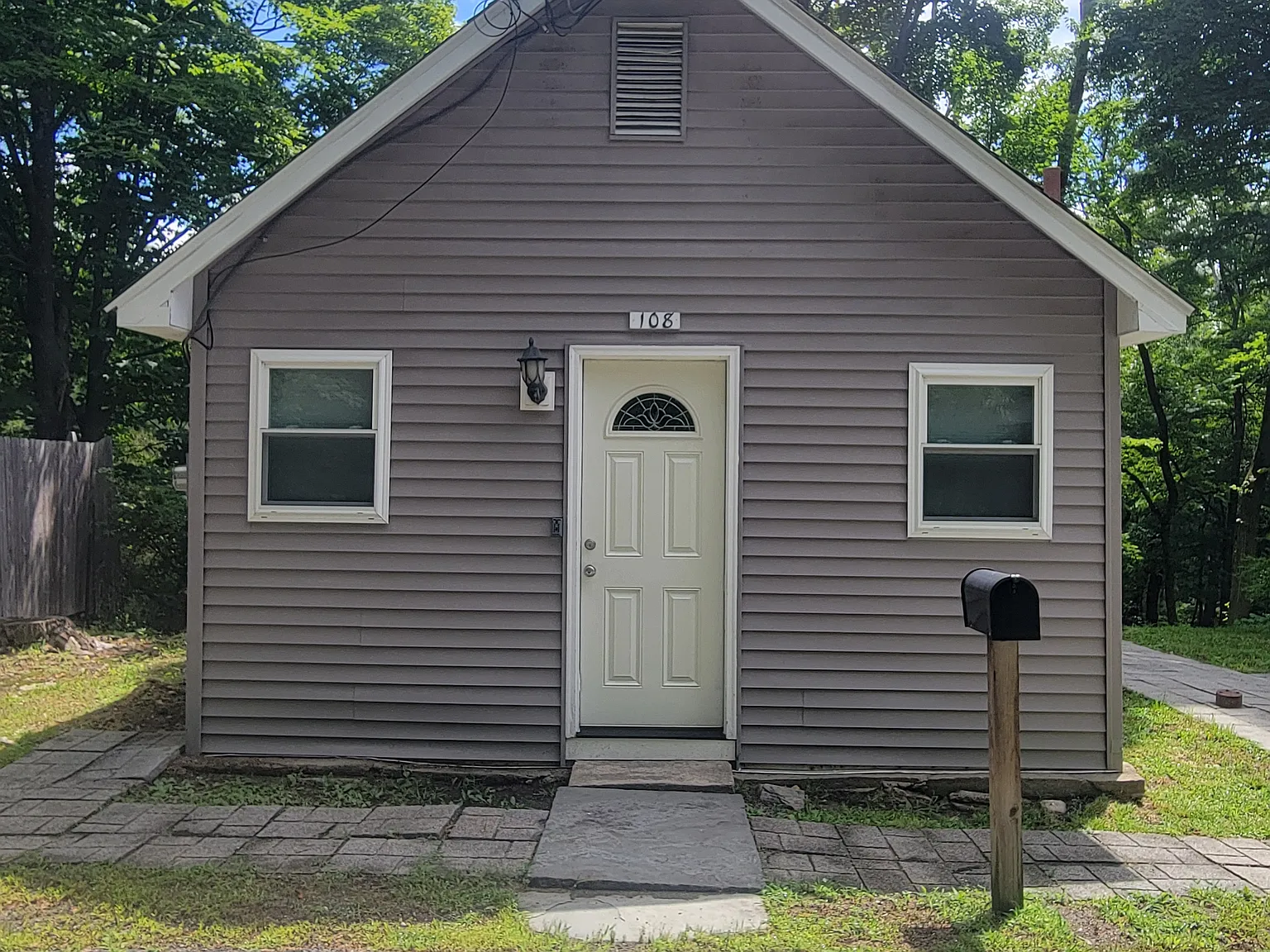 1 bed, $2,000 — Photo 1