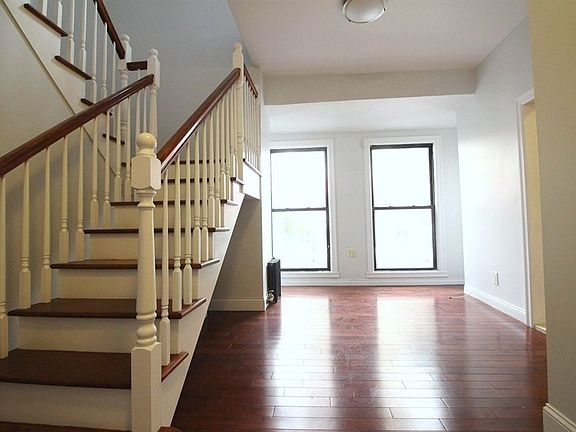 2nd image of 802 Lexington Ave