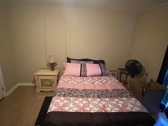 4th image of 2004 Parkwood Ln