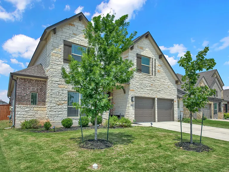 205 Calera St — Photo 2