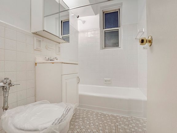 5th image of 71-40 112th St #2077