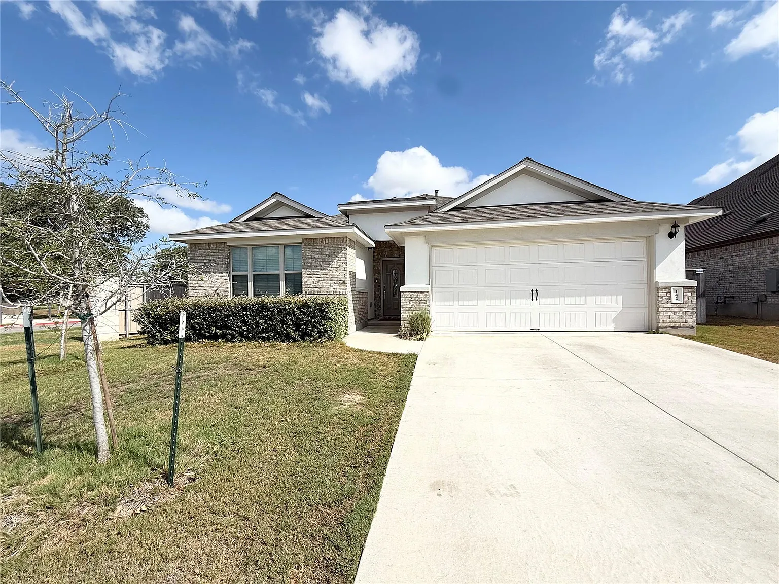 4 bed, 3.0 bath, 2322 sqft, $2,400 — Photo 1