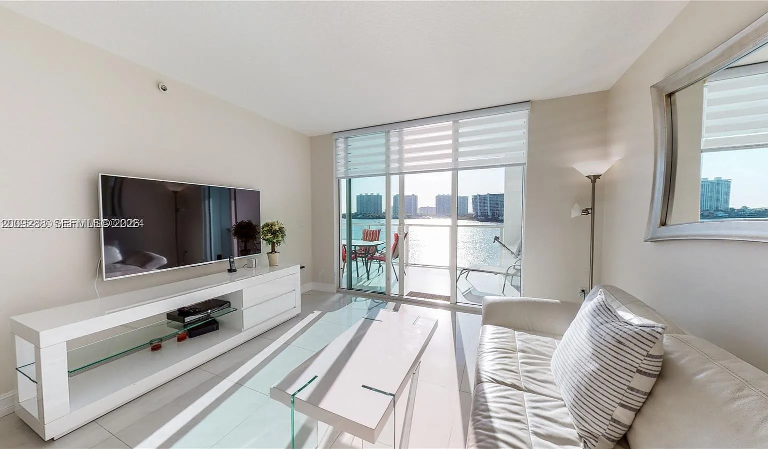 Marina Bay Club Condo Hot — Photo 4
