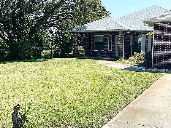 4th image of 709 McKay Dr