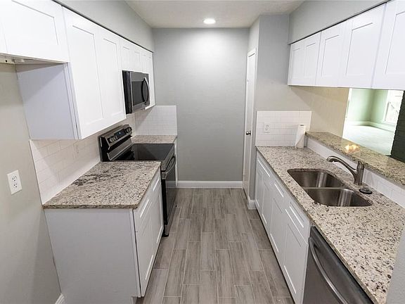 5th image of 10623 Buffalo Bend Dr