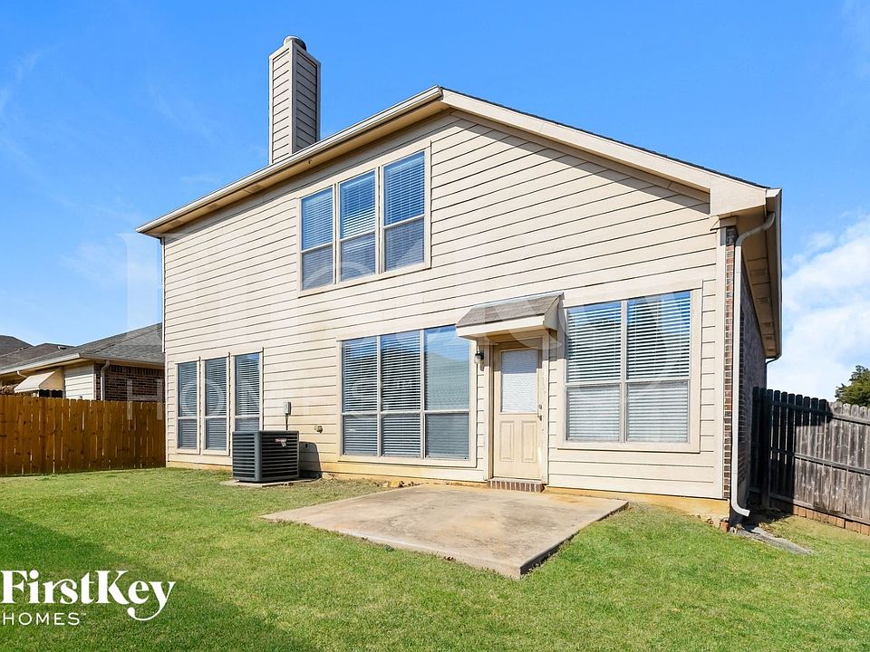 2nd image of 1101 Sunderland Ln