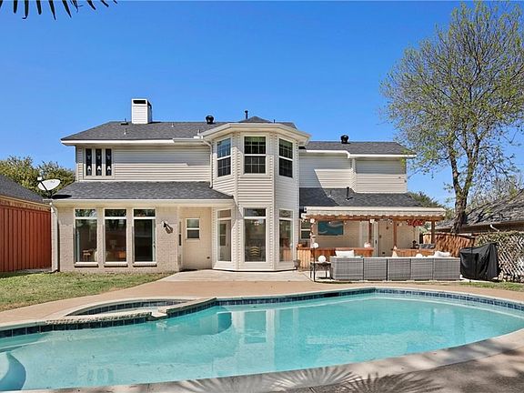 3rd image of 2317 Claremont Ct