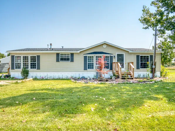 1110 N Thornapple Ave, White Cloud, MI 49349