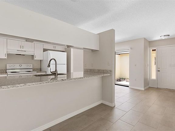 2nd image of 5122 Cedar Hammock Ln