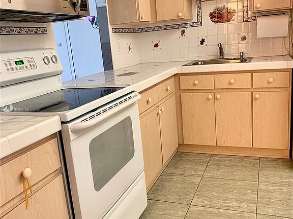 4th image of 1825 S Ocean Dr APT 503