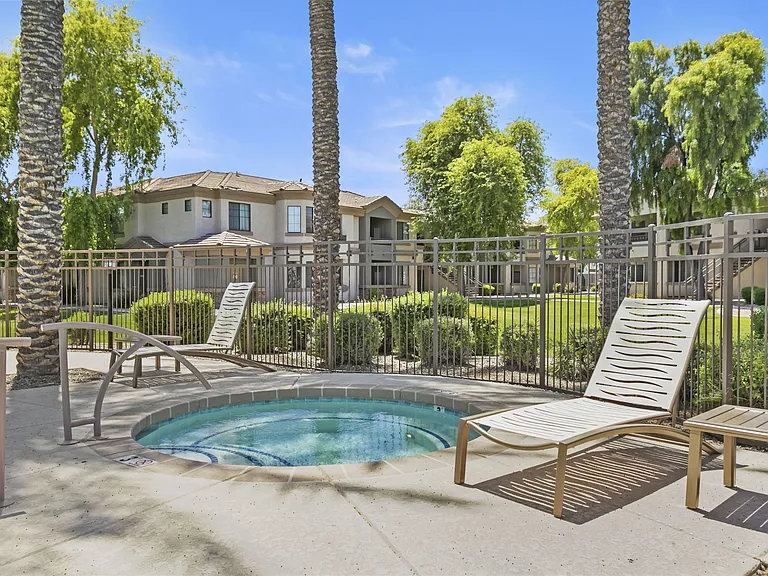 Adiamo Palm Valley Apartments in Goodyear, AZ
