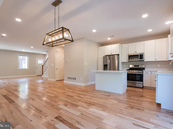 90 Main St, Schwenksville, PA 19473