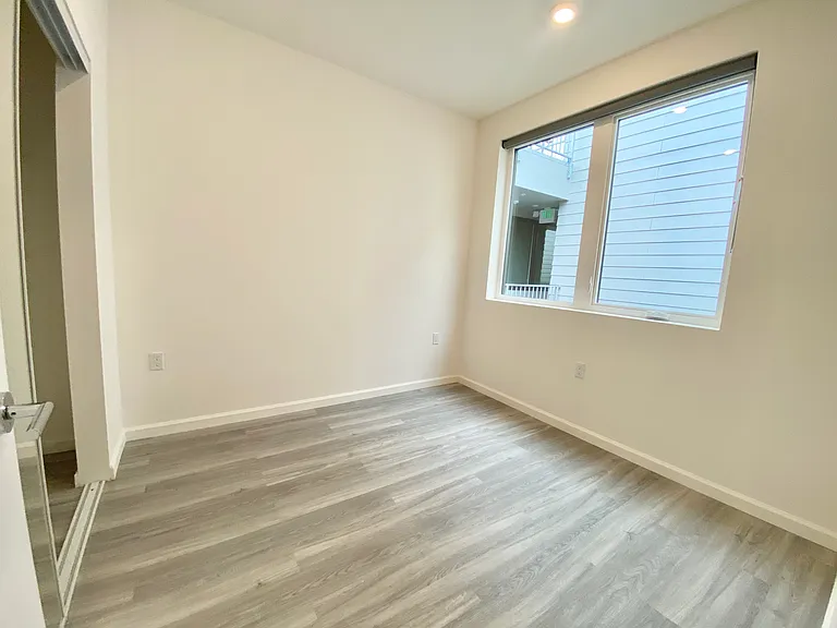 1830 Alemany — Photo 17
