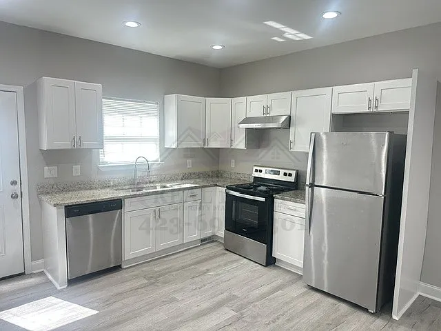 First Mth Rent Free! 2bd/2.5ba Townhome — Photo 4