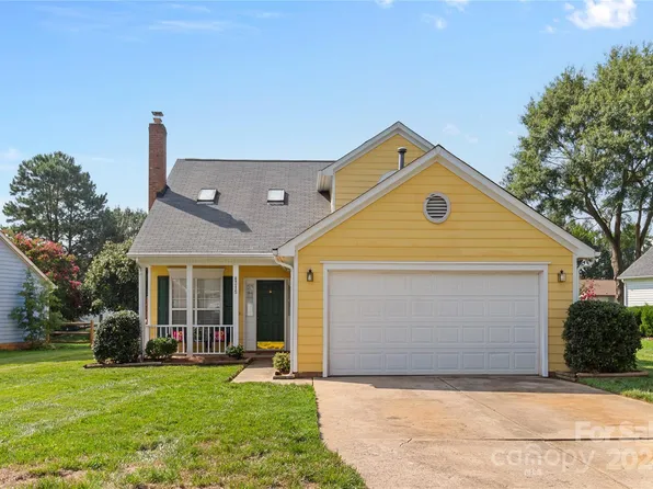 8315 Gidleigh Ct, Charlotte, NC 28216