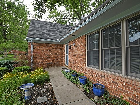 2nd image of 8914 Appleknoll Ln