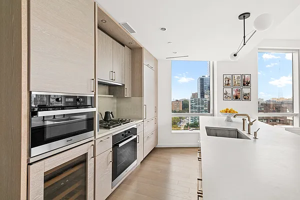 Sold by Compass | media 25