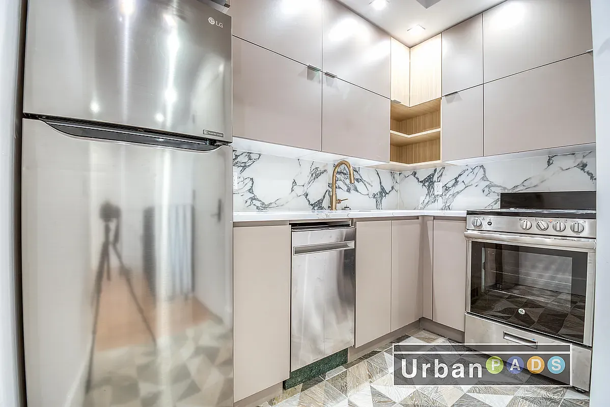 Building Photo - 1507 New York Ave #1B
