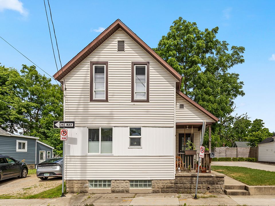 1st image of 46 Caroline Pl NE