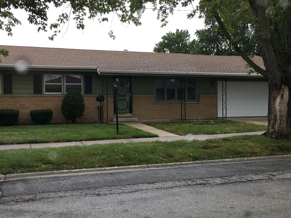 17049 Community St photo 1